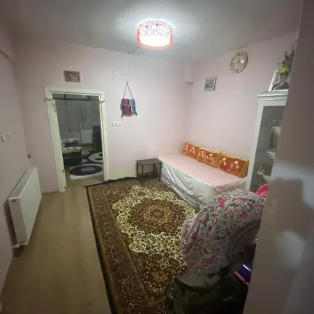 Yuksel House 아파트